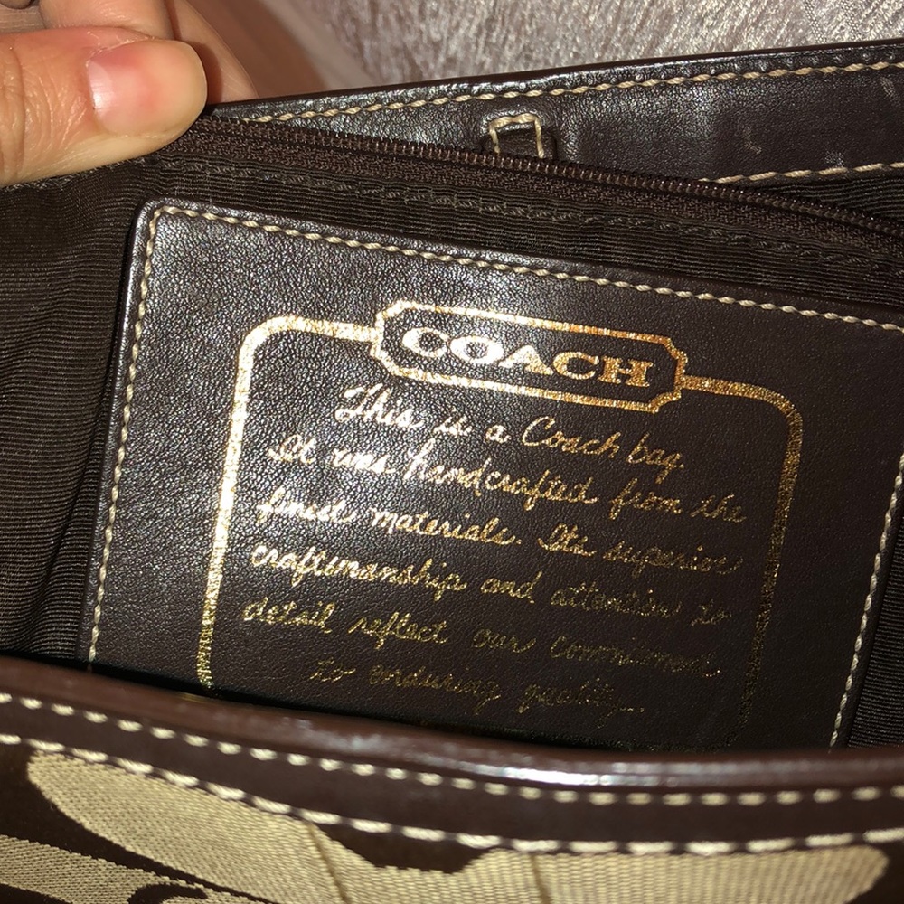 SignatureCoach Tote - Picture 2 of 8